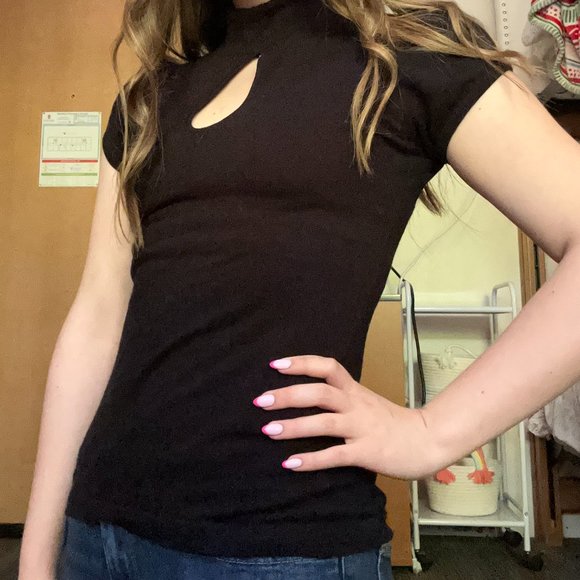 Derek Heart Black Cutout Top - Picture 2 of 5